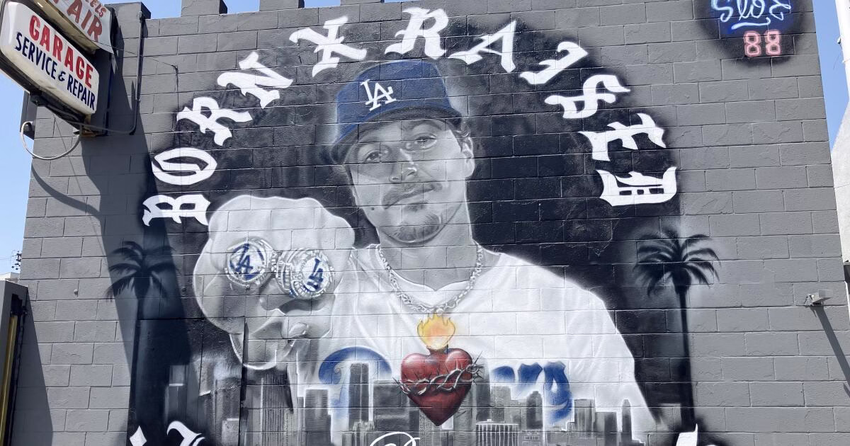 Dodger Kiké Hernández honored in new North Hollywood mural